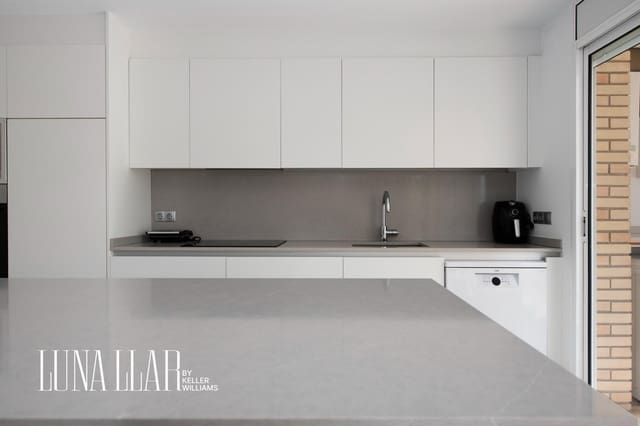 4 makuuhuone Asunto myytävänä paikassa Castelldefels mukana uima-altaan 
autotalli - 675 000 € (Ref: 9591381)