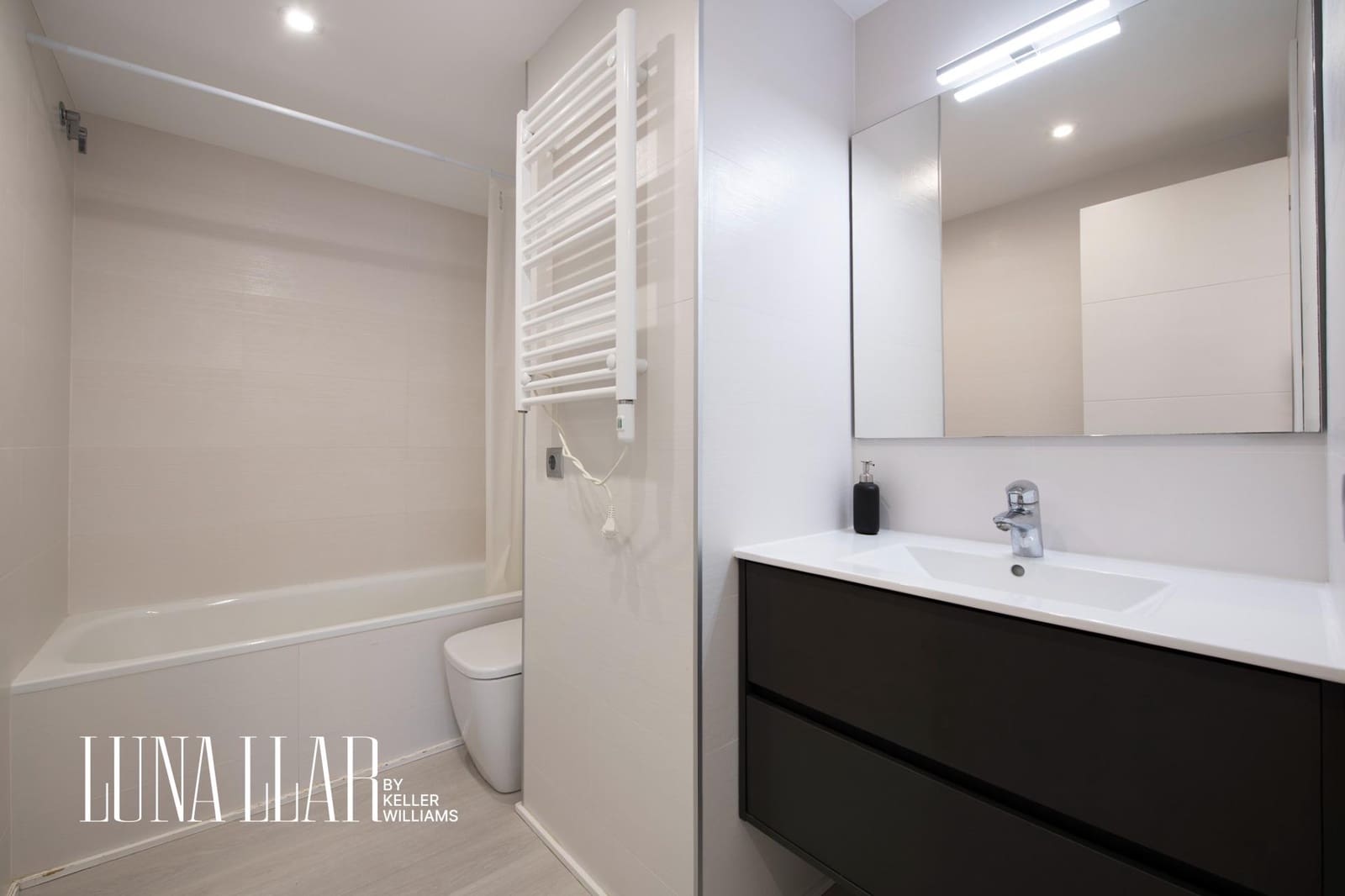 4 makuuhuone Asunto myytävänä paikassa Castelldefels mukana uima-altaan 
autotalli - 675 000 € (Ref: 9591381)