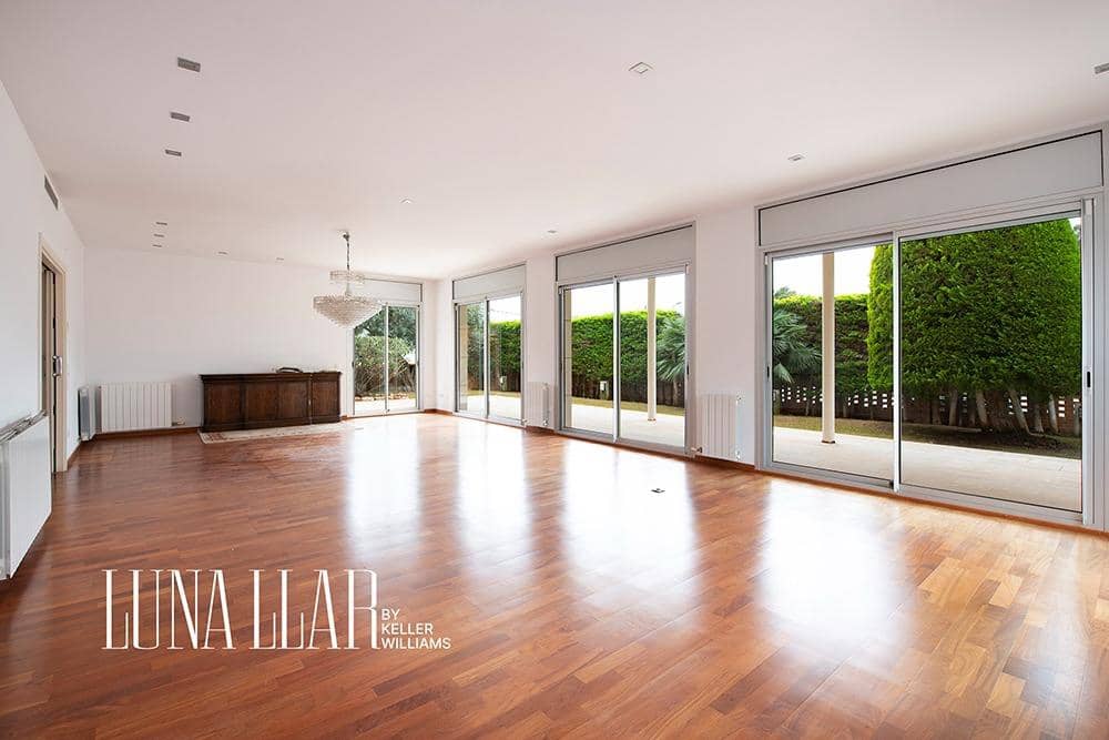 6 bedroom Villa for sale in Castelldefels - € 1,795,000 (Ref: 9591382)