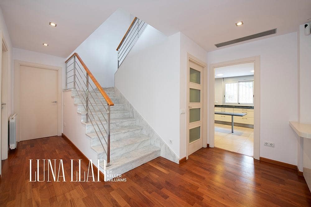 6 bedroom Villa for sale in Castelldefels - € 1,795,000 (Ref: 9591382)