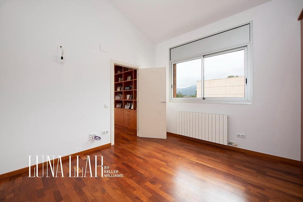 6 bedroom Villa for sale in Castelldefels - € 1,795,000 (Ref: 9591382)