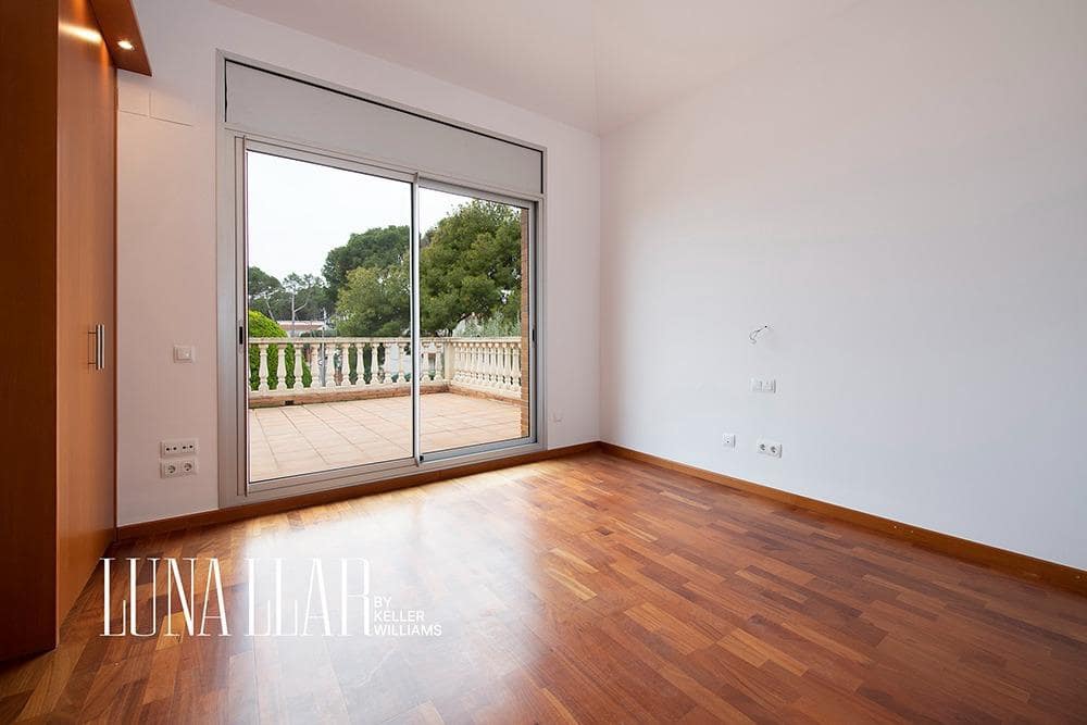 6 bedroom Villa for sale in Castelldefels - € 1,795,000 (Ref: 9591382)