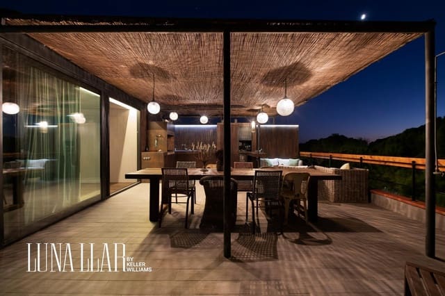 3 bedroom Penthouse for sale in Gavà with pool - € 1,119,000 (Ref: 9611608)