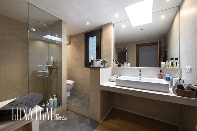 3 bedroom Penthouse for sale in Gavà with pool - € 1,119,000 (Ref: 9611608)