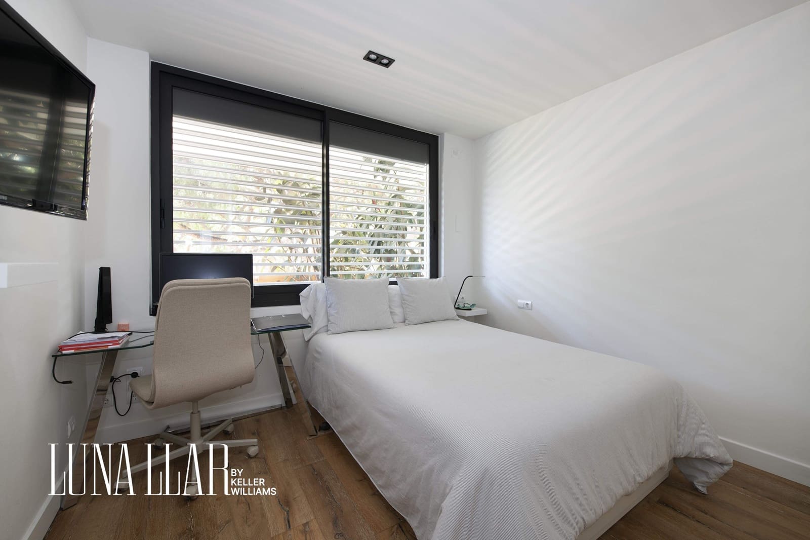 3 bedroom Penthouse for sale in Gava with pool - € 1,119,000 (Ref: 9611608)