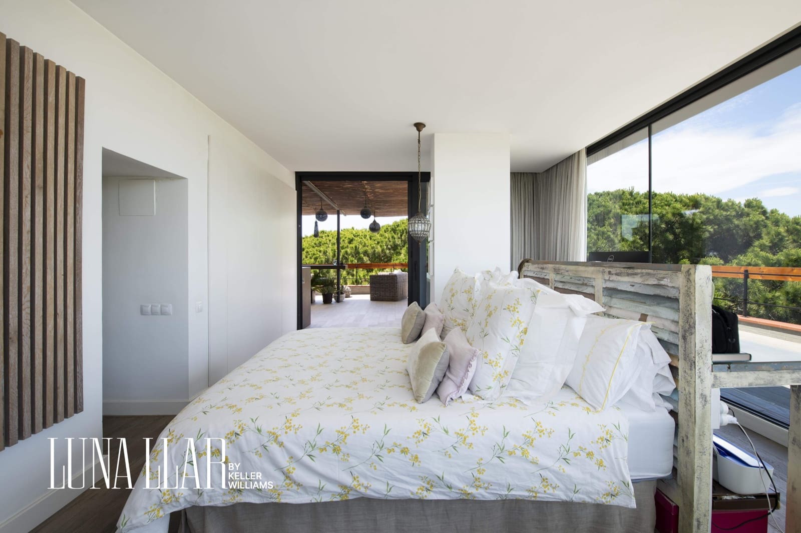 3 bedroom Penthouse for sale in Gava with pool - € 1,119,000 (Ref: 9611608)