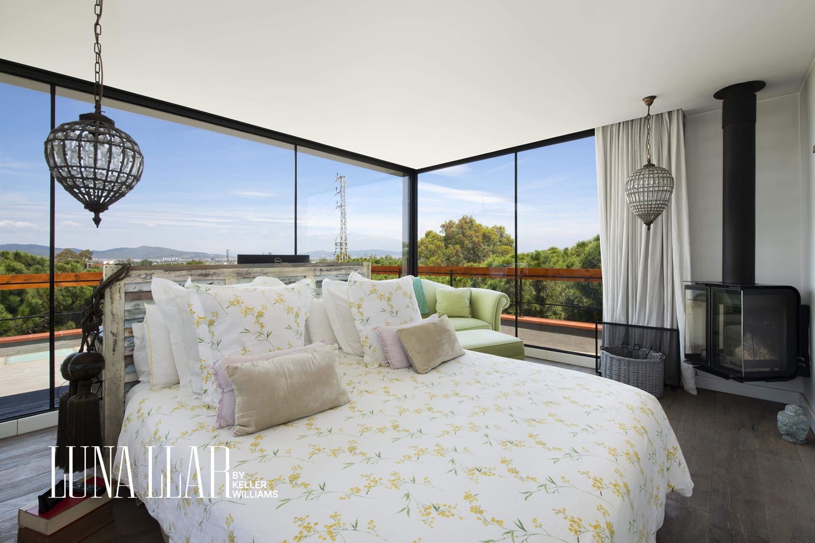 3 bedroom Penthouse for sale in Gava with pool - € 1,119,000 (Ref: 9611608)