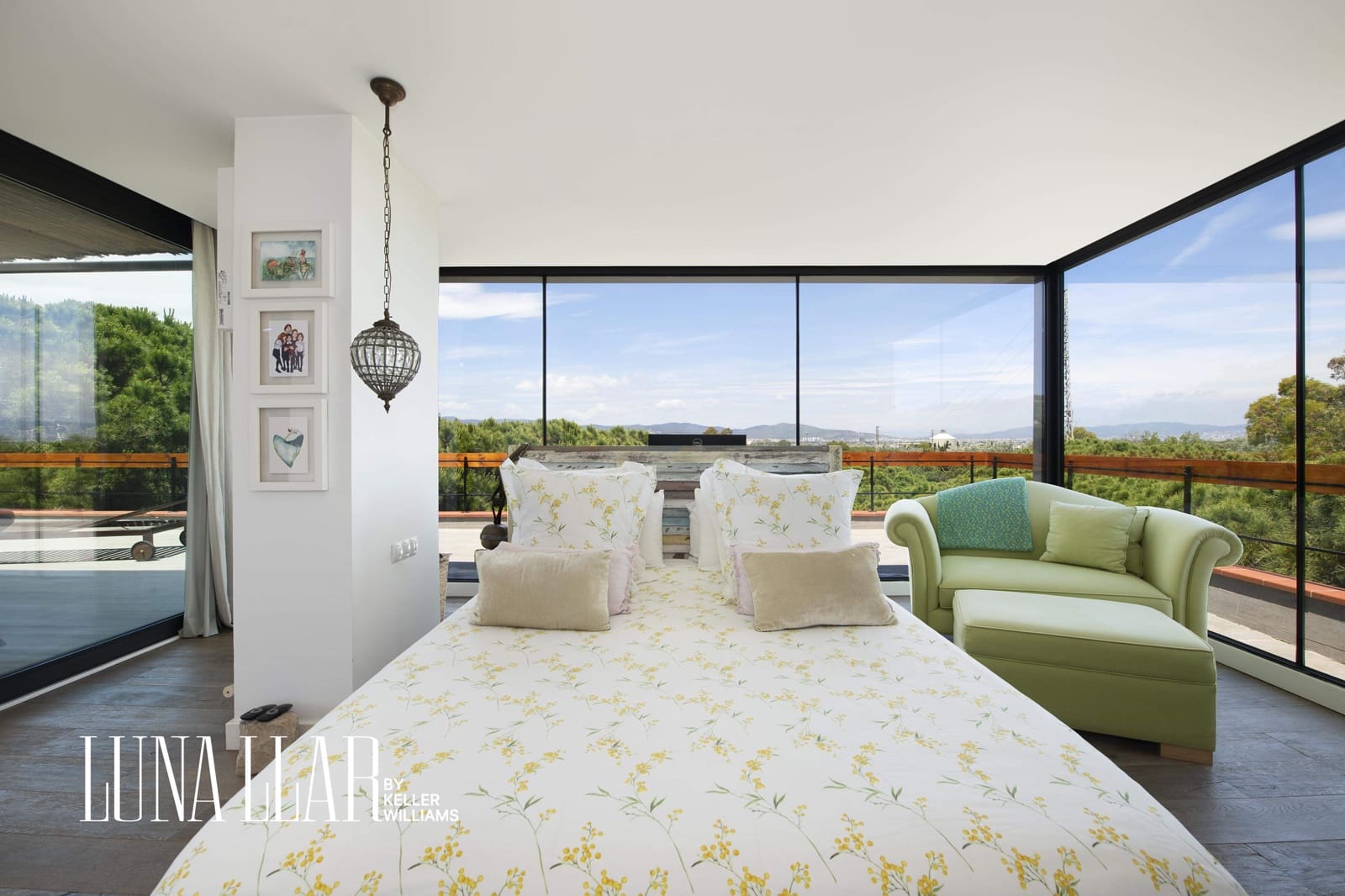 3 bedroom Penthouse for sale in Gava with pool - € 1,119,000 (Ref: 9611608)