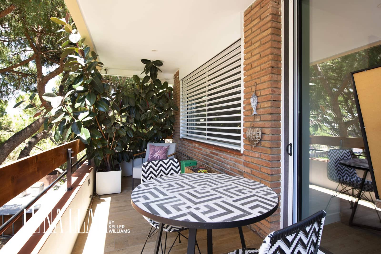 3 bedroom Penthouse for sale in Gava with pool - € 1,119,000 (Ref: 9611608)