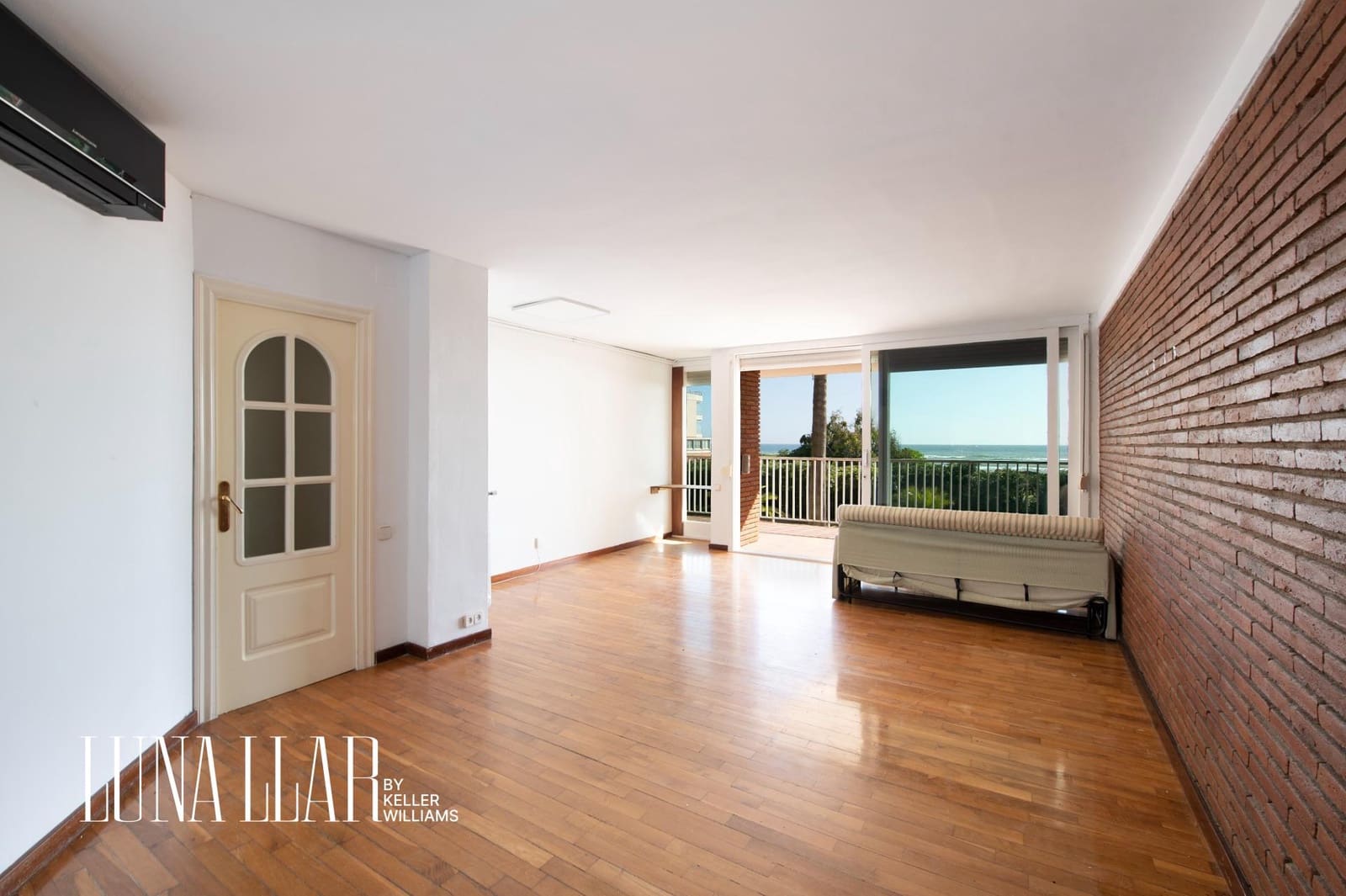 2 bedroom Flat for sale in Gava with pool - € 780,000 (Ref: 9615560)