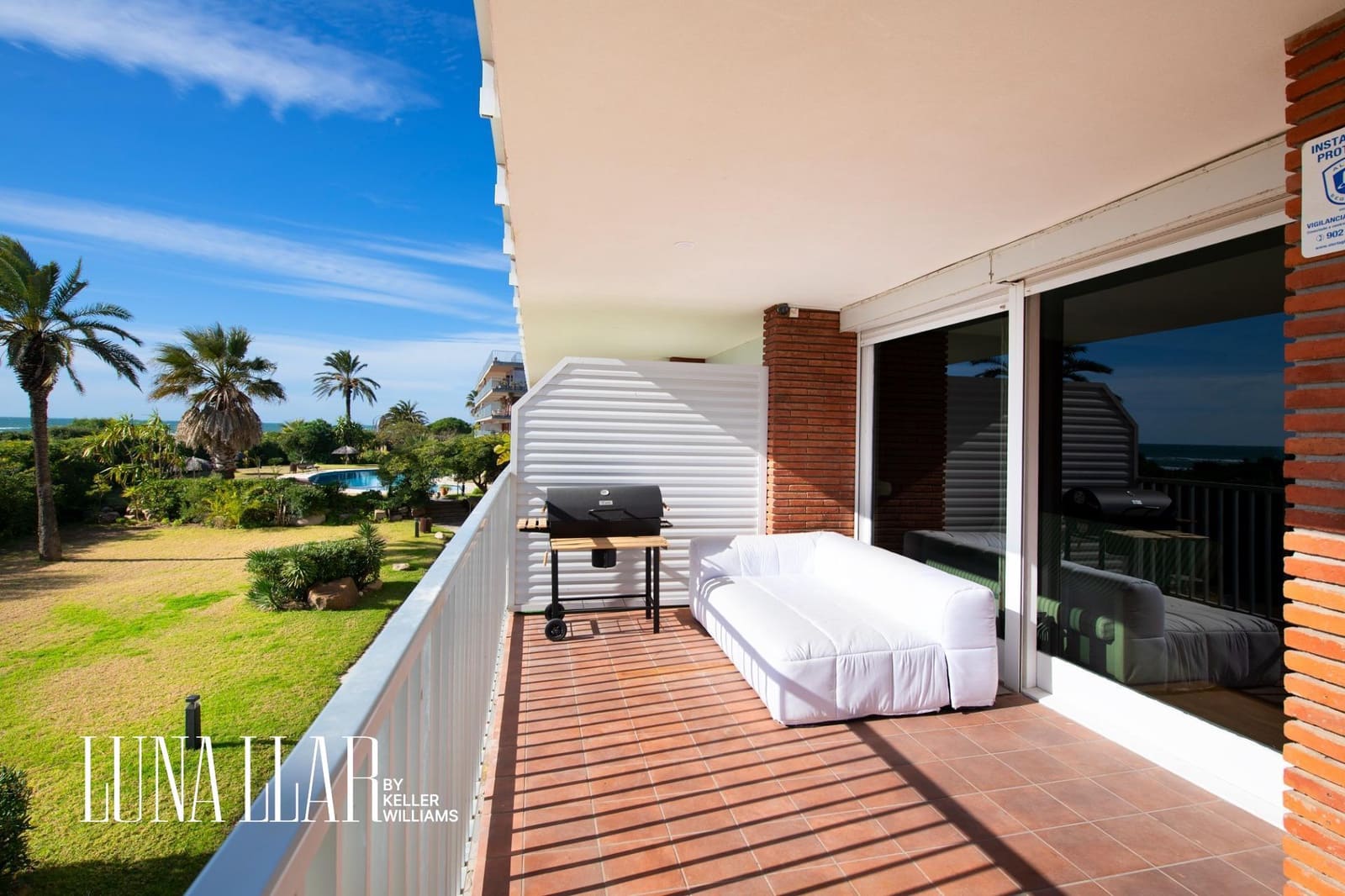 2 bedroom Flat for sale in Gava with pool - € 780,000 (Ref: 9615560)