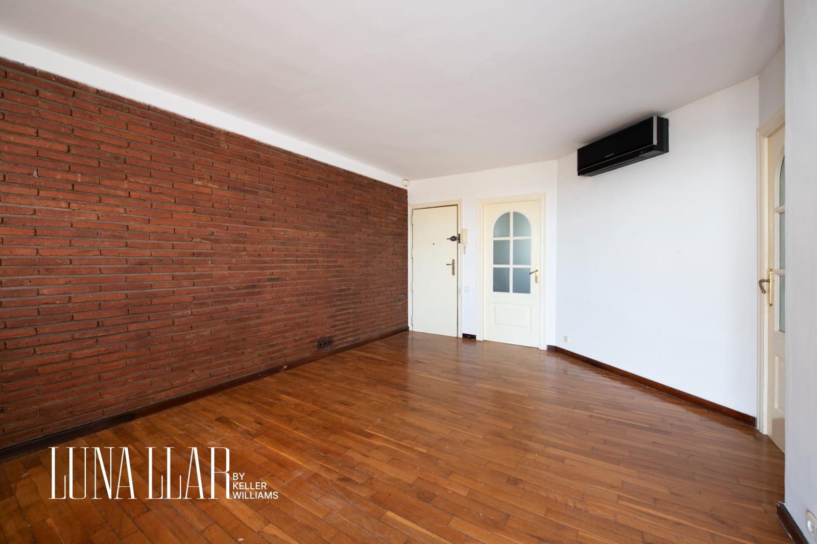 2 bedroom Flat for sale in Gava with pool - € 780,000 (Ref: 9615560)