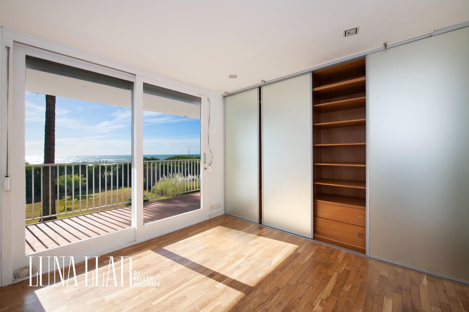 2 bedroom Flat for sale in Gava with pool - € 780,000 (Ref: 9615560)