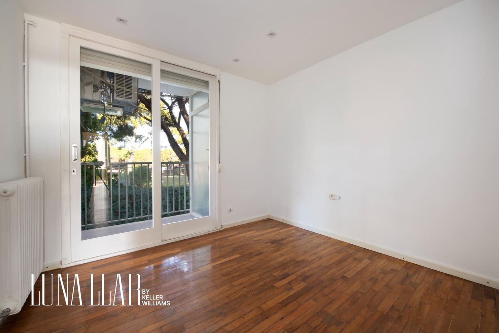 2 bedroom Flat for sale in Gava with pool - € 780,000 (Ref: 9615560)