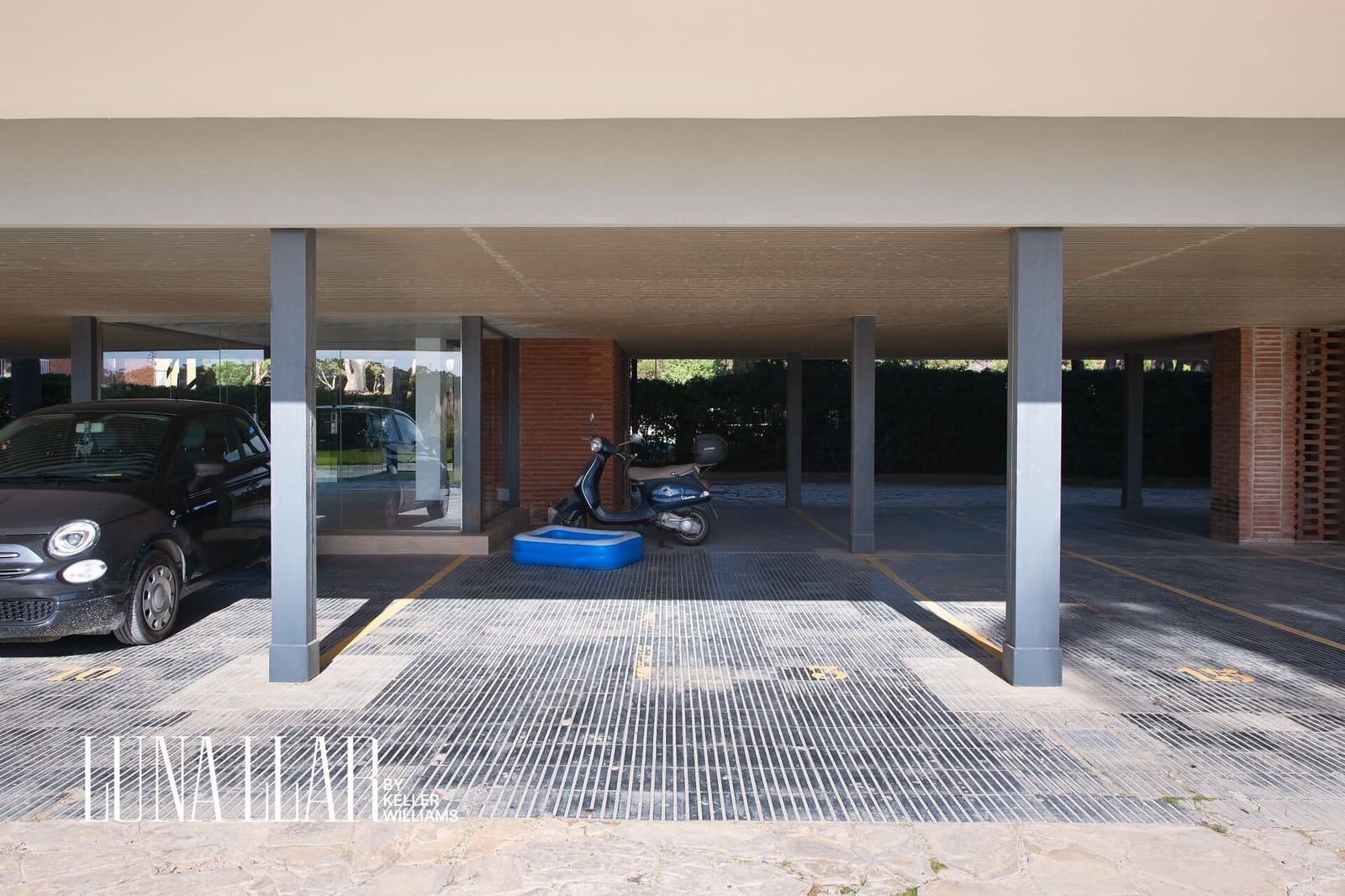 2 bedroom Flat for sale in Gava with pool - € 780,000 (Ref: 9615560)