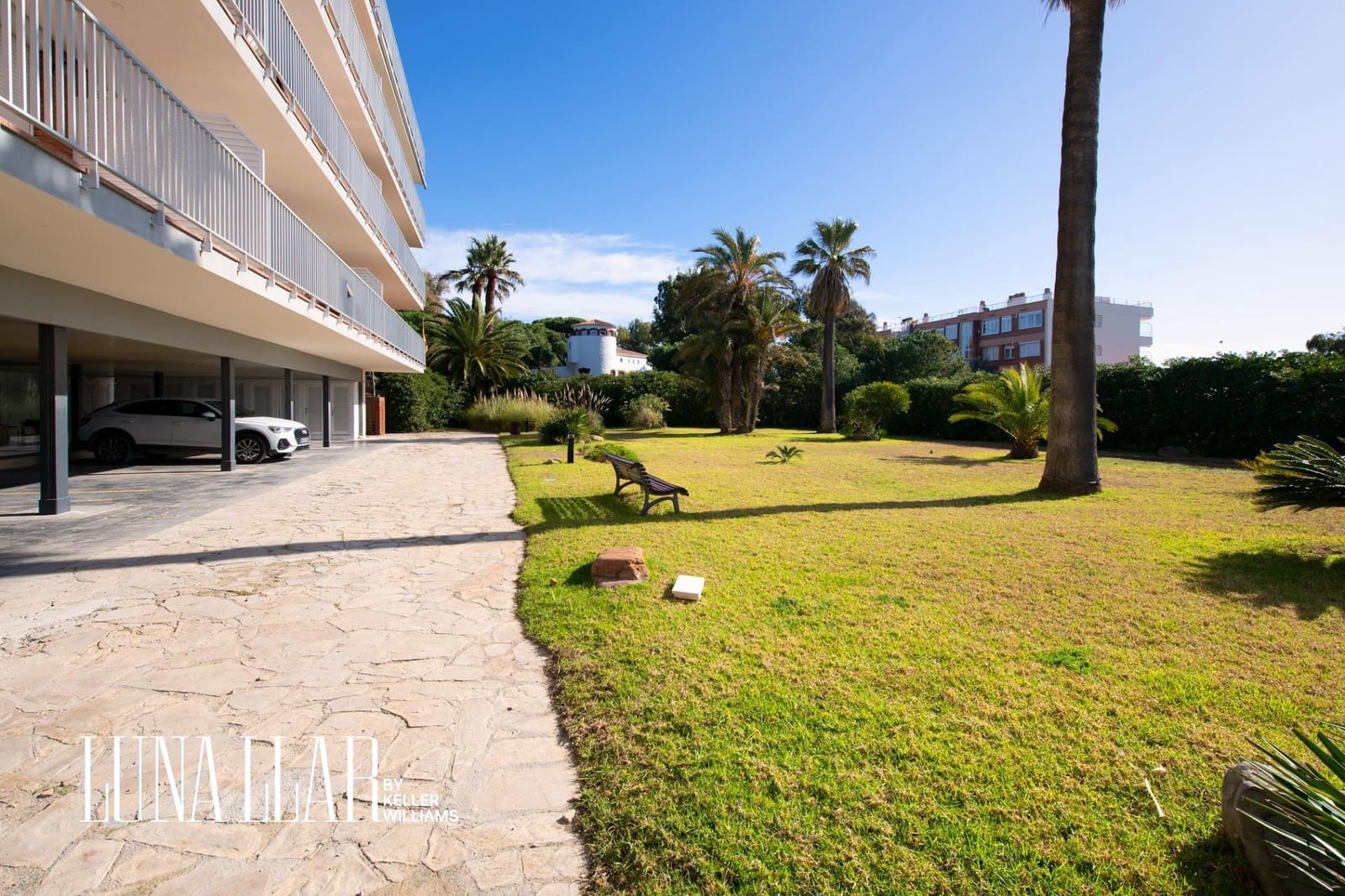 2 bedroom Flat for sale in Gava with pool - € 780,000 (Ref: 9615560)