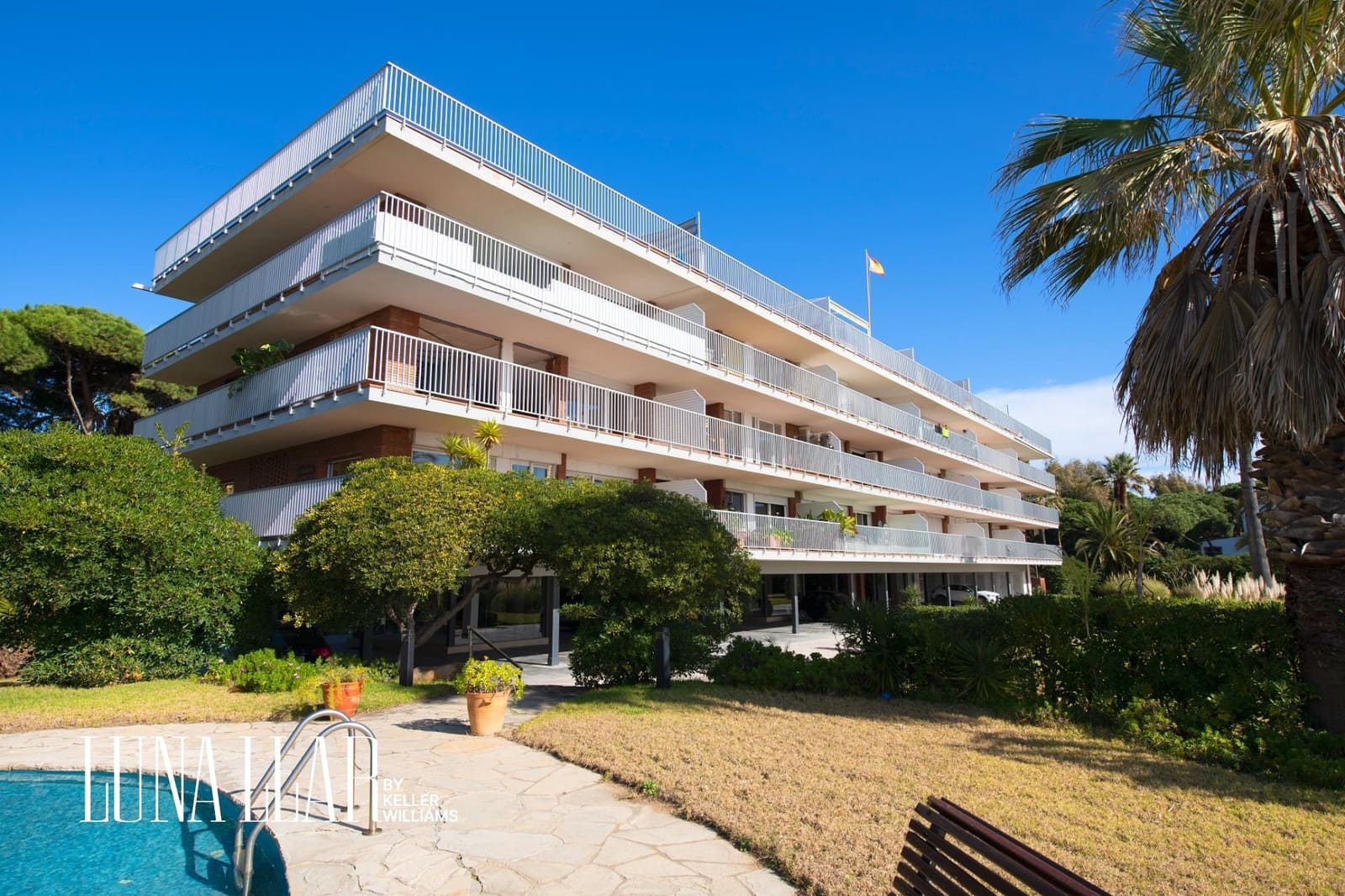 2 bedroom Flat for sale in Gava with pool - € 780,000 (Ref: 9615560)