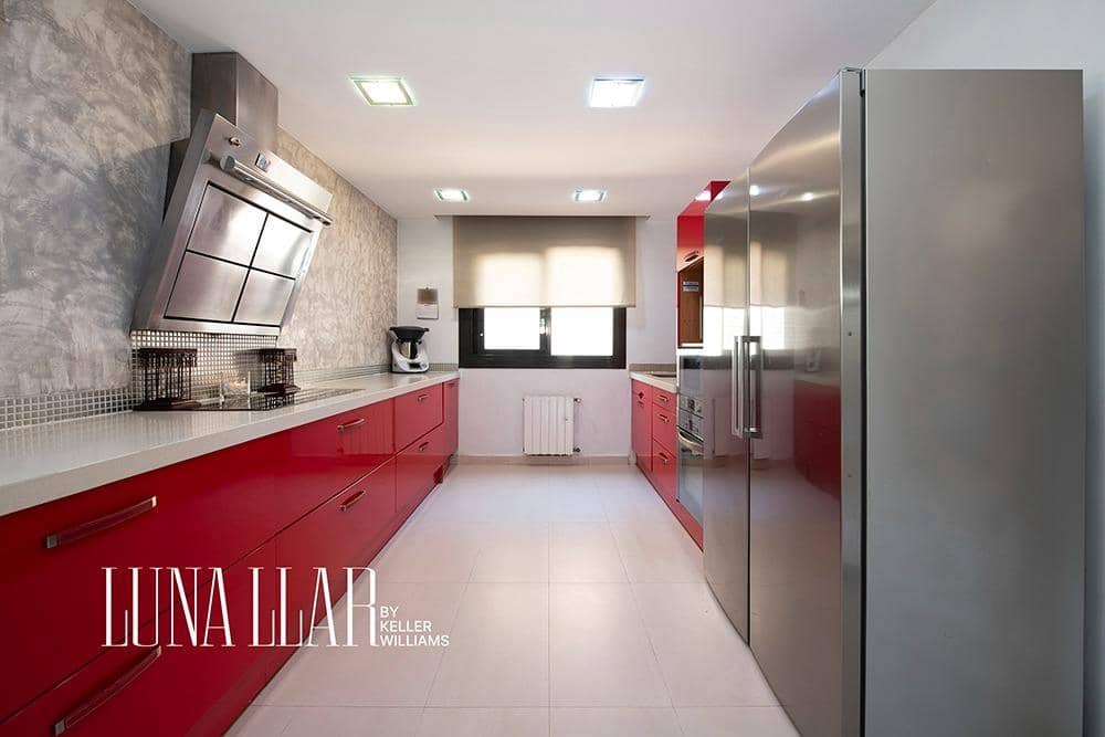 Chalet de 6 habitaciones en Castelldefels en venta con piscina garaje - 975.000 € (Ref: 9619344)