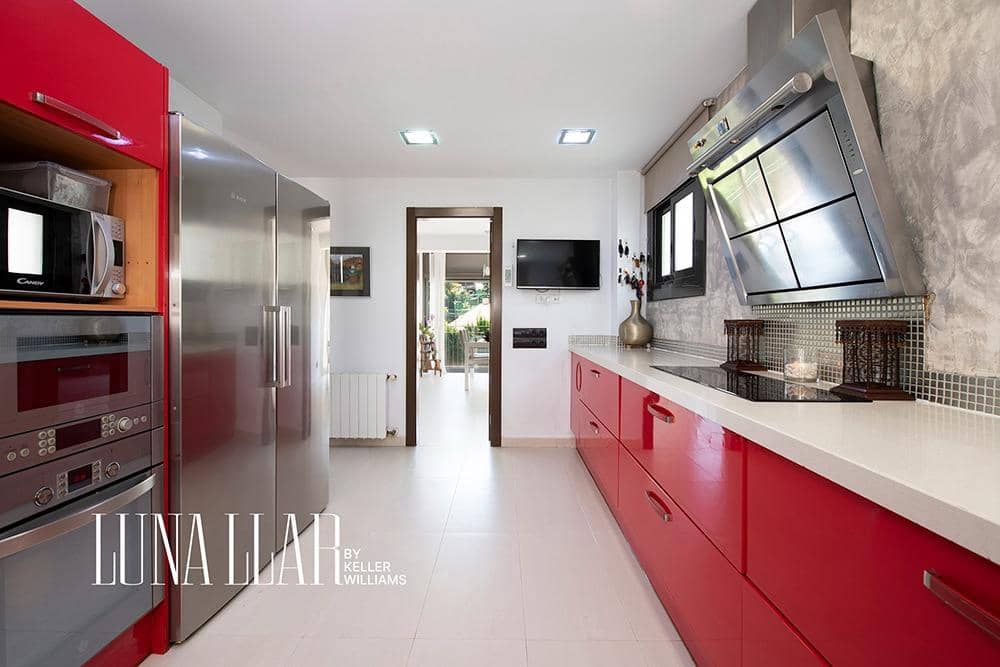 Chalet de 6 habitaciones en Castelldefels en venta con piscina garaje - 975.000 € (Ref: 9619344)