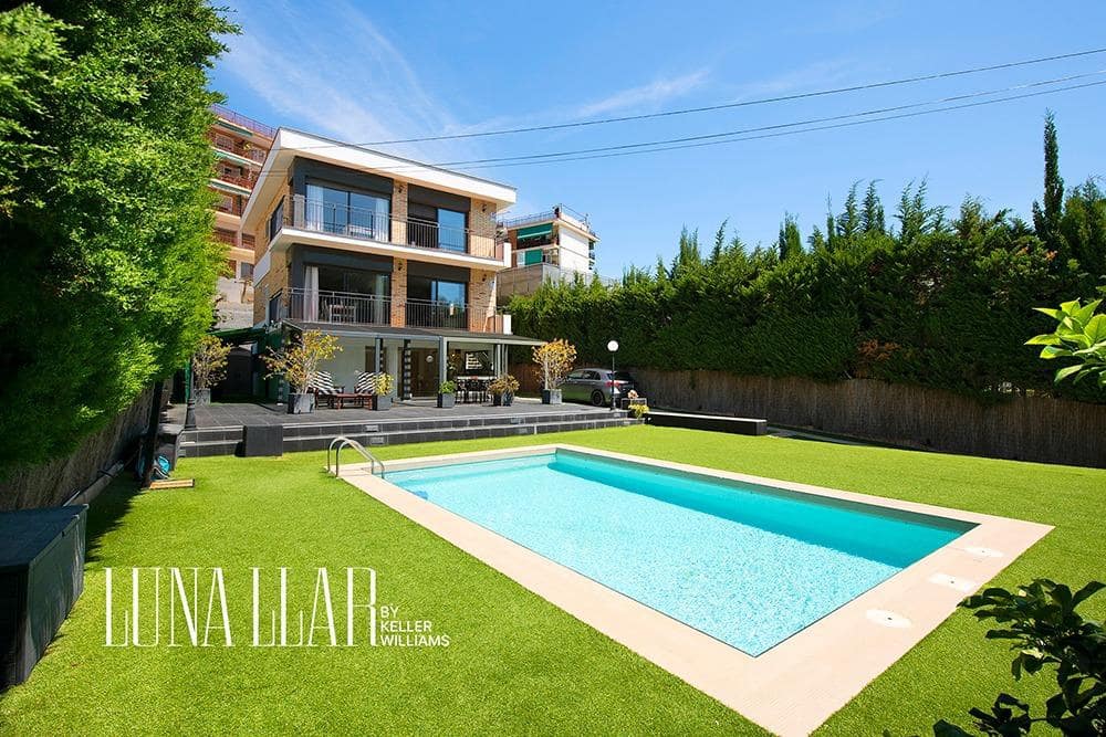 Chalet de 6 habitaciones en Castelldefels en venta con piscina garaje - 975.000 € (Ref: 9619344)