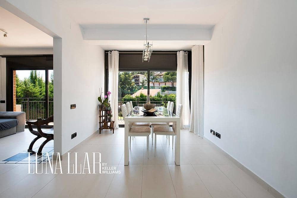 Chalet de 6 habitaciones en Castelldefels en venta con piscina garaje - 975.000 € (Ref: 9619344)