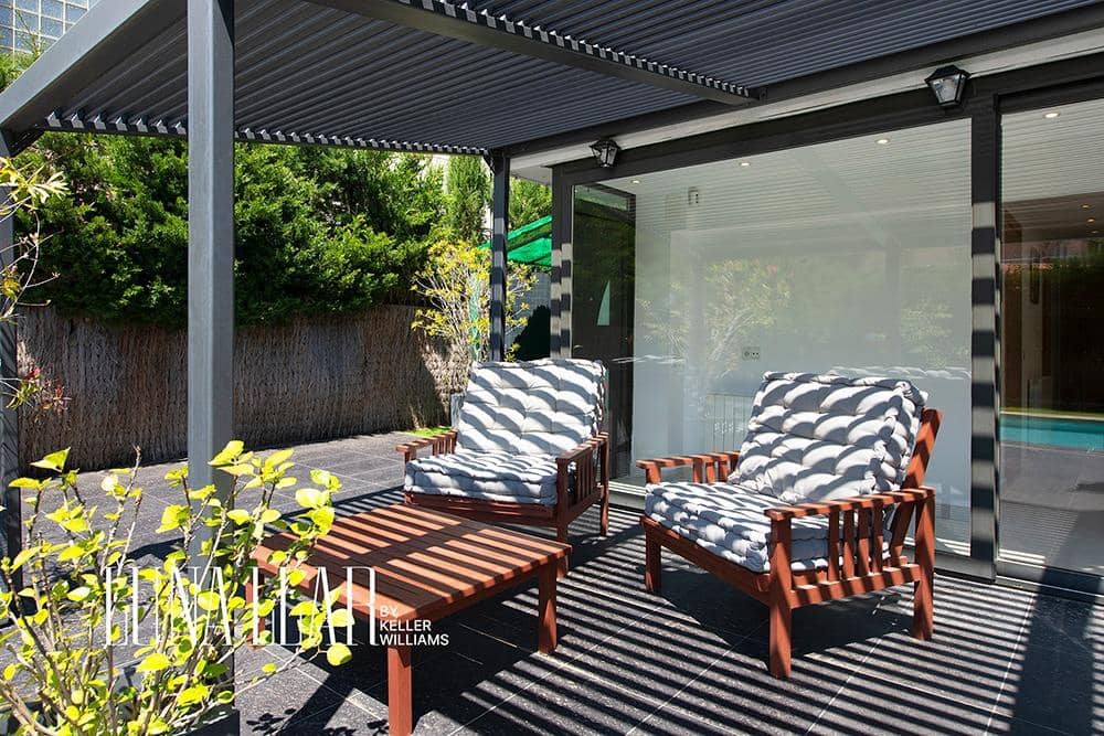 Chalet de 6 habitaciones en Castelldefels en venta con piscina garaje - 975.000 € (Ref: 9619344)