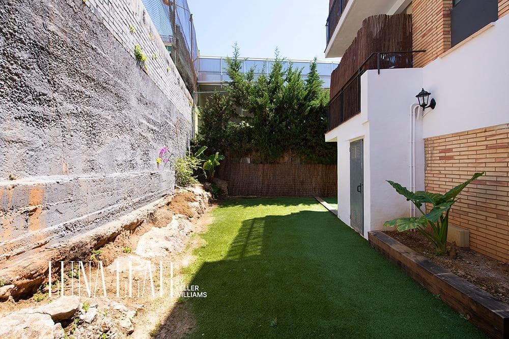 Chalet de 6 habitaciones en Castelldefels en venta con piscina garaje - 975.000 € (Ref: 9619344)