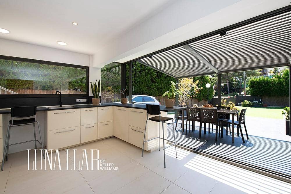 Chalet de 6 habitaciones en Castelldefels en venta con piscina garaje - 975.000 € (Ref: 9619344)