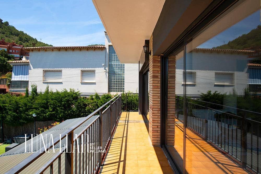 Chalet de 6 habitaciones en Castelldefels en venta con piscina garaje - 975.000 € (Ref: 9619344)