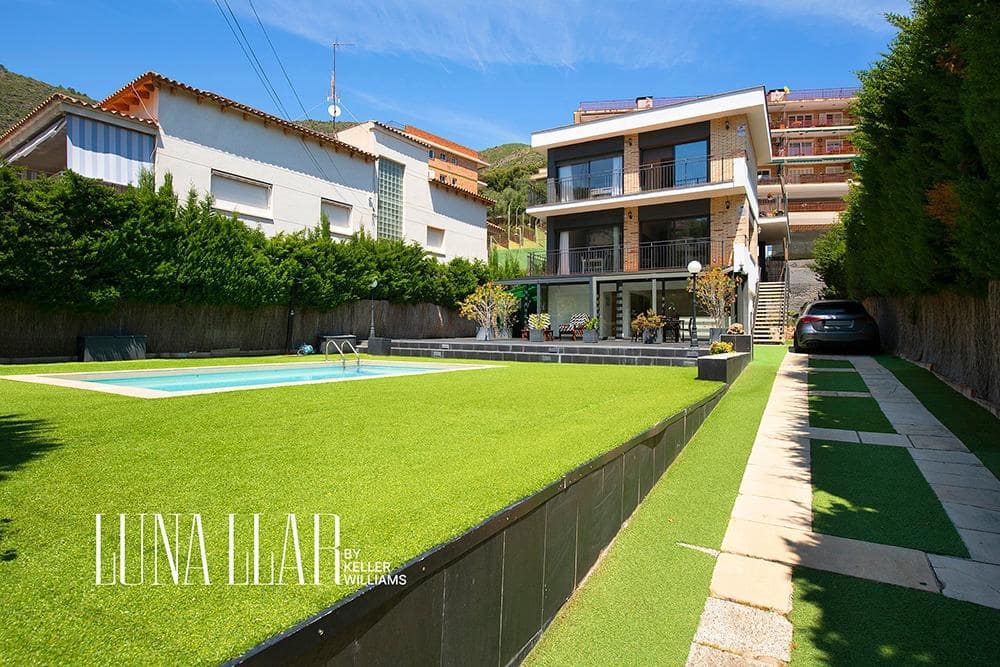Chalet de 6 habitaciones en Castelldefels en venta con piscina garaje - 975.000 € (Ref: 9619344)