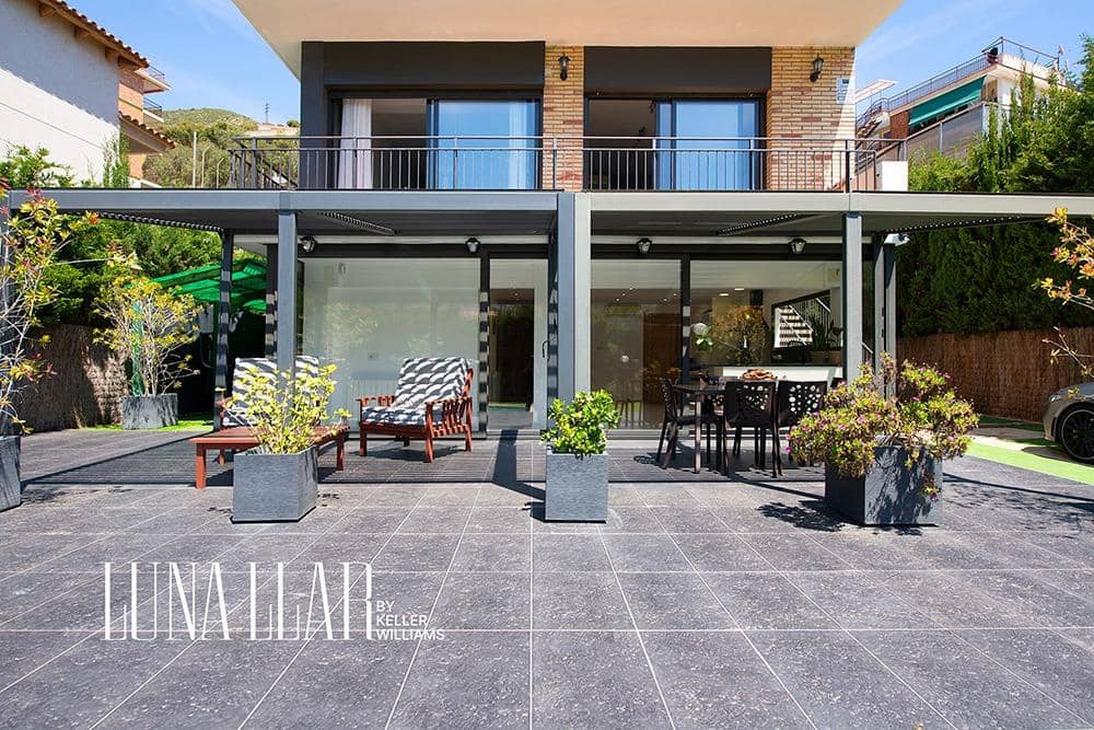 Chalet de 6 habitaciones en Castelldefels en venta con piscina garaje - 975.000 € (Ref: 9619344)