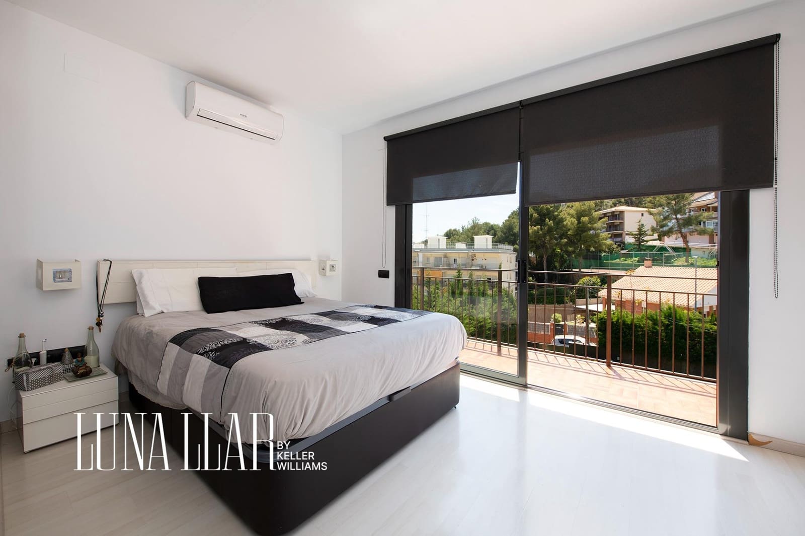 Chalet de 6 habitaciones en Castelldefels en venta con piscina garaje - 975.000 € (Ref: 9619344)