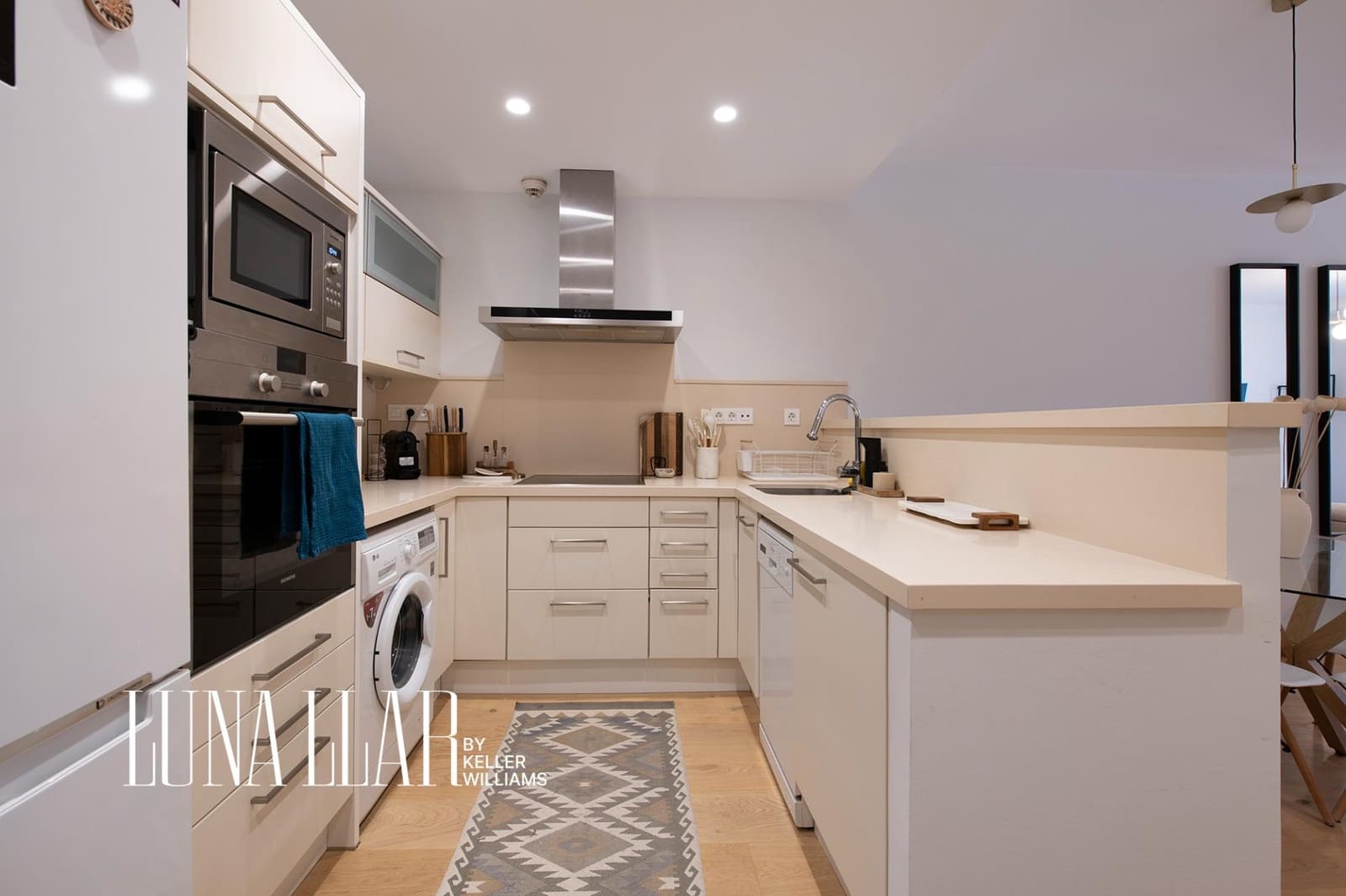 1 bedroom Flat for sale in Barcelona city with pool - € 449,000 (Ref: 9674299)