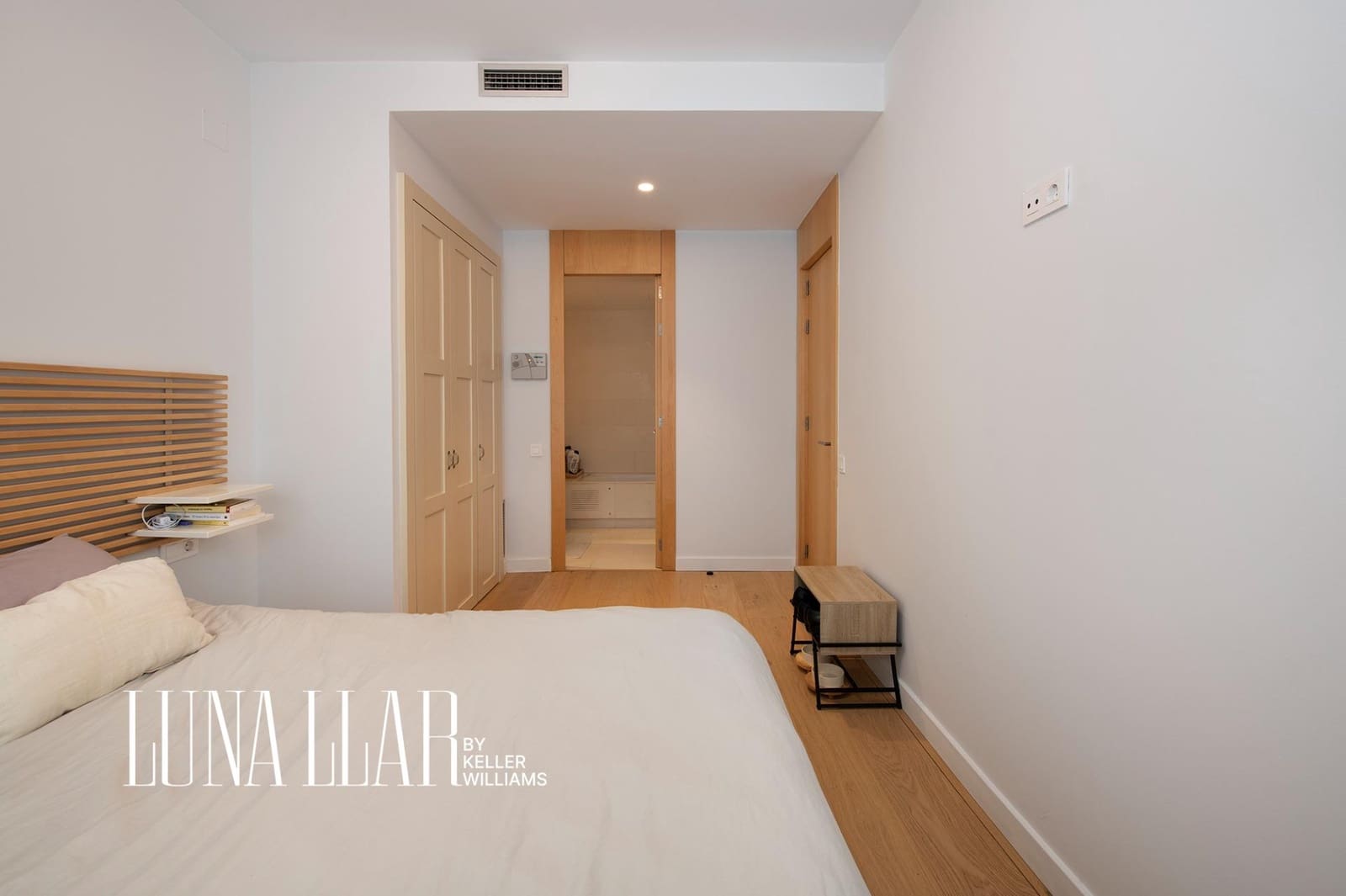 1 bedroom Flat for sale in Barcelona city with pool - € 449,000 (Ref: 9674299)