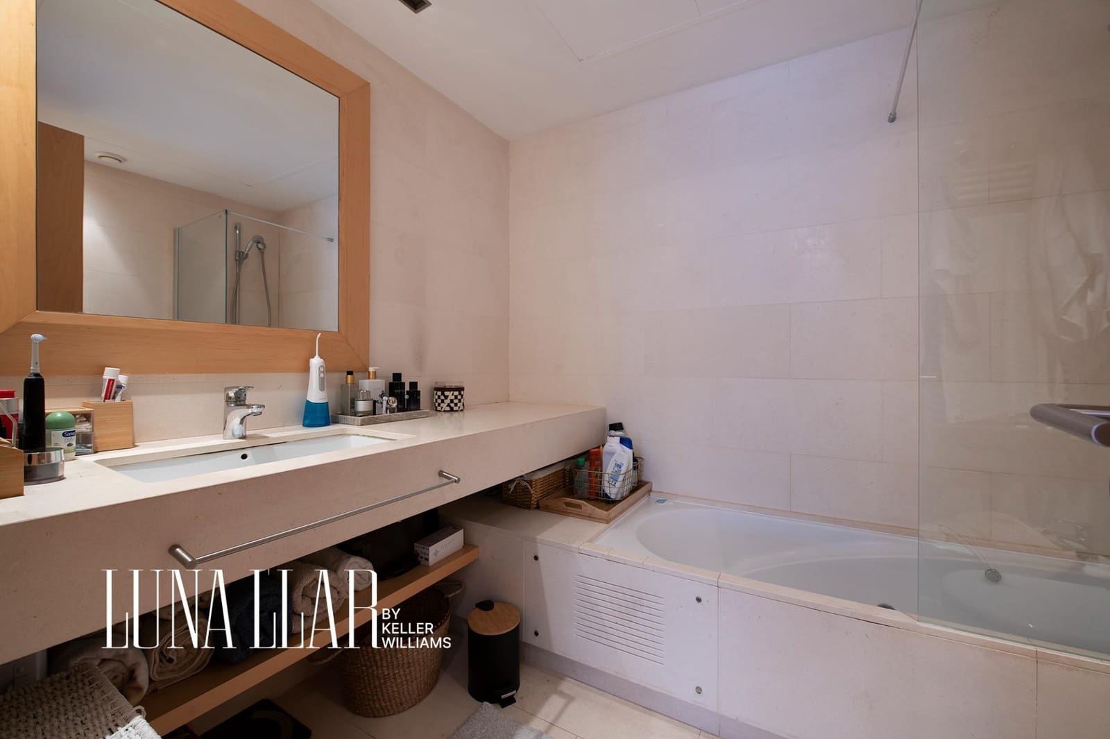 1 bedroom Flat for sale in Barcelona city with pool - € 449,000 (Ref: 9674299)