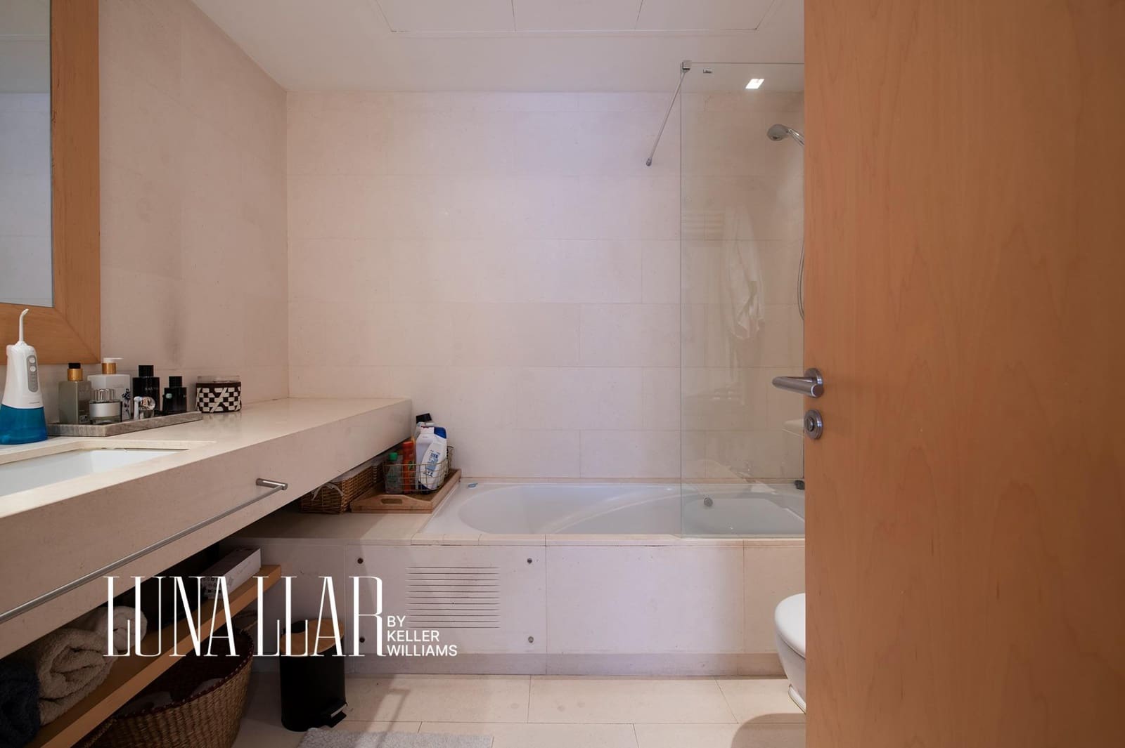 1 bedroom Flat for sale in Barcelona city with pool - € 449,000 (Ref: 9674299)