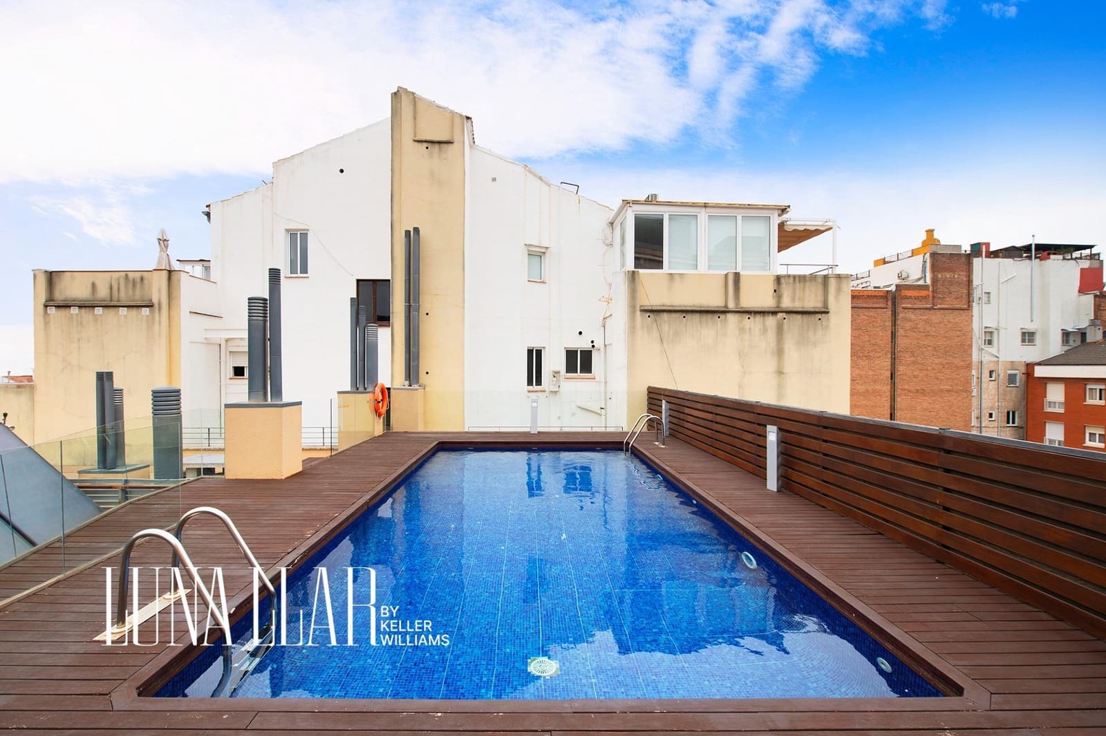 1 bedroom Flat for sale in Barcelona city with pool - € 449,000 (Ref: 9674299)