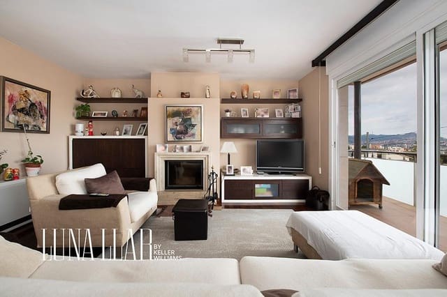 5 quarto Moradia para venda em Sant Boi de Llobregat com piscina garagem - 1 285 000 € (Ref: 9674301)