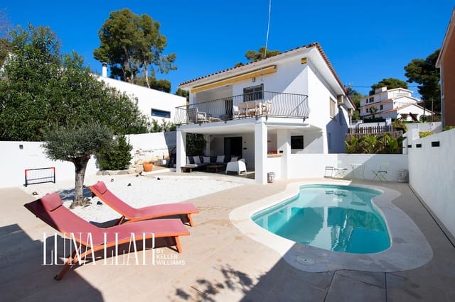 4 sovrum Villa till salu i Castelldefels med pool - 1 220 000 € (Ref: 9701703)