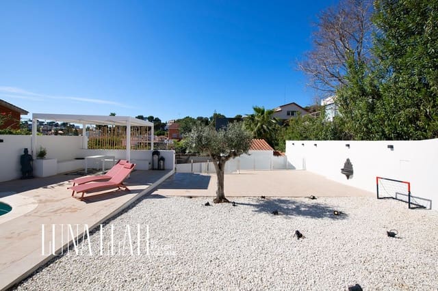 4 sovrum Villa till salu i Castelldefels med pool - 1 220 000 € (Ref: 9701703)