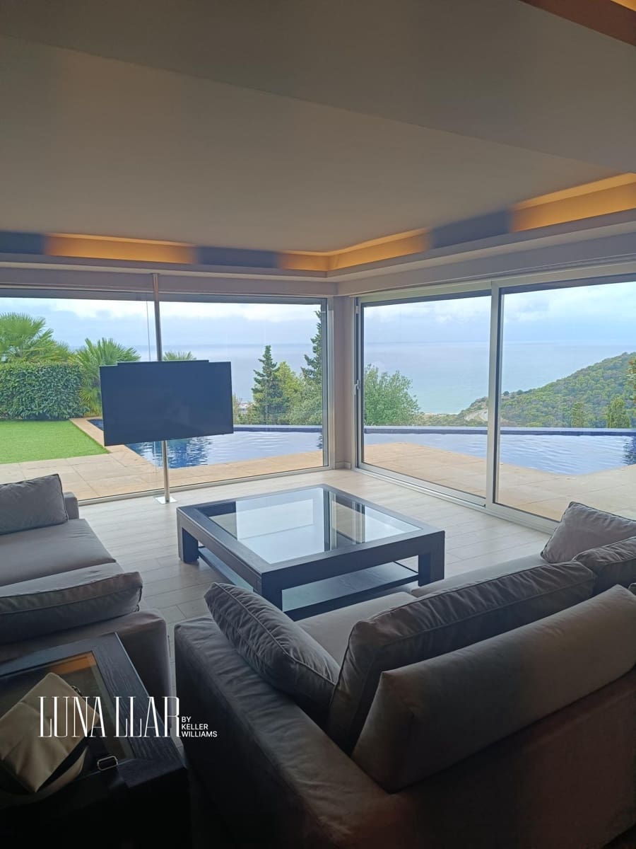 4 bedroom Villa for rent in Les Botigues de Sitges with pool garage - € 12,000 (Ref: 9735660)