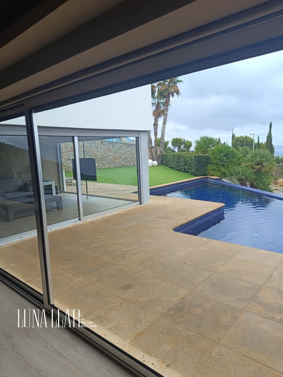 4 bedroom Villa for rent in Les Botigues de Sitges with pool garage - € 12,000 (Ref: 9735660)