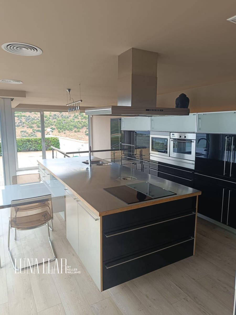 4 bedroom Villa for rent in Les Botigues de Sitges with pool garage - € 12,000 (Ref: 9735660)