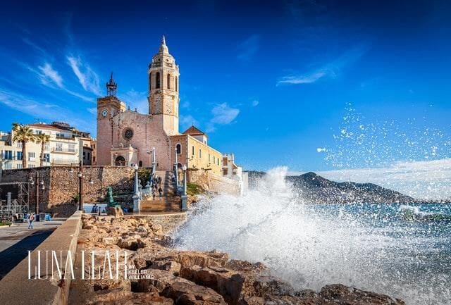 4 bedroom Villa for sale in Les Botigues de Sitges with pool garage - € 2,990,000 (Ref: 9738635)