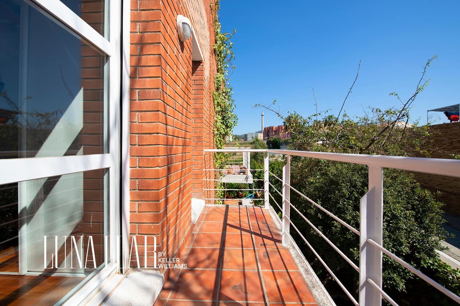 4 bedroom Terraced Villa for sale in Sant Joan Despi with garage - € 839,000 (Ref: 9741823)