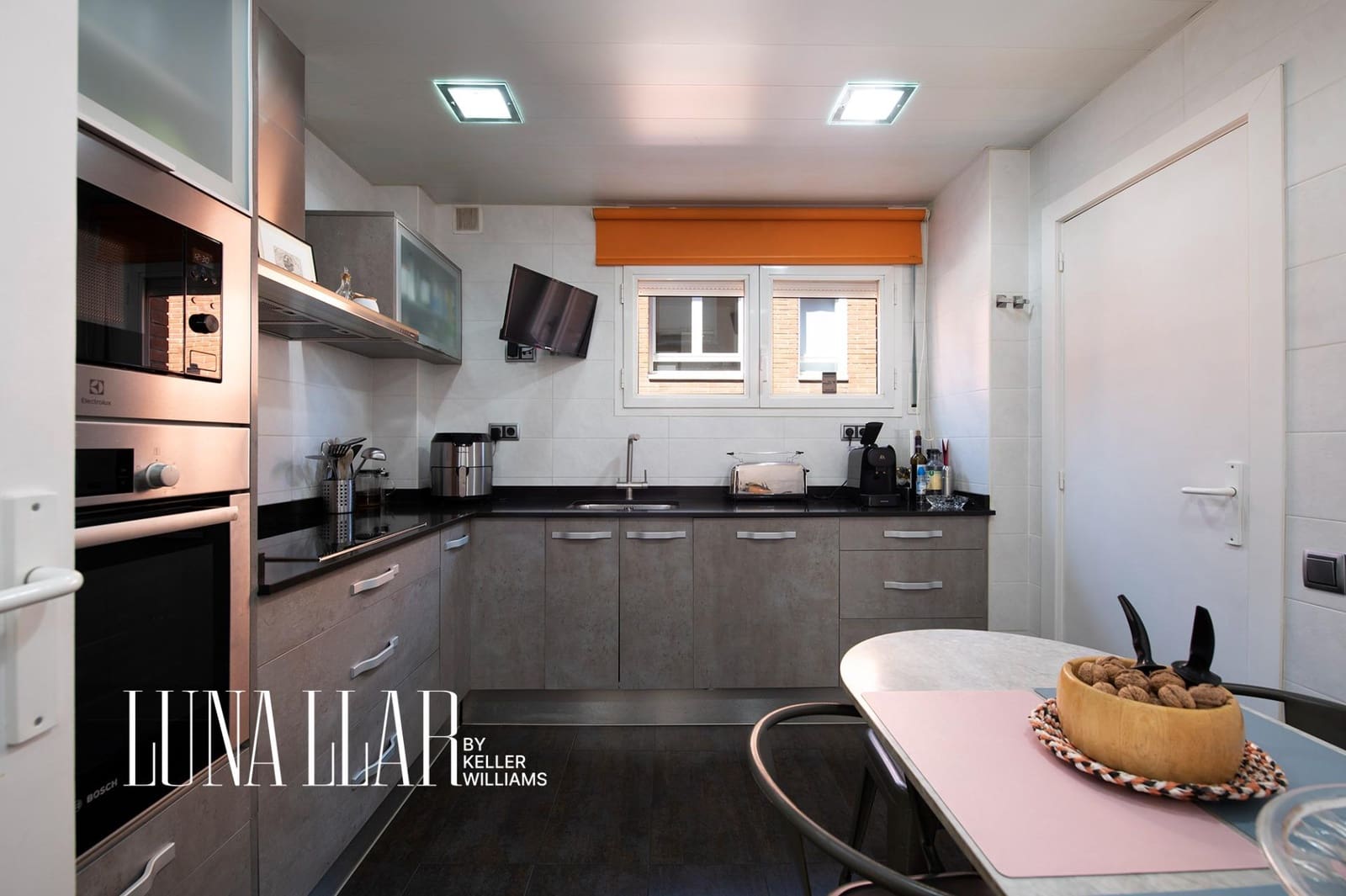 4 bedroom Terraced Villa for sale in Sant Joan Despi with garage - € 839,000 (Ref: 9741823)