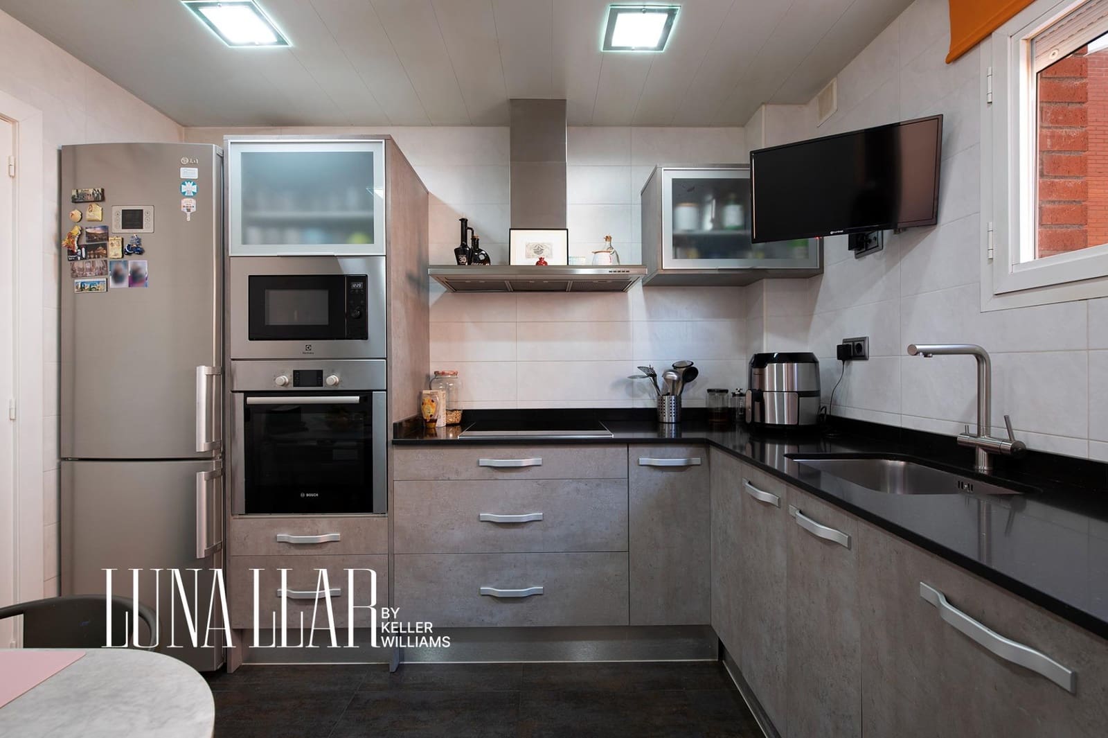 4 bedroom Terraced Villa for sale in Sant Joan Despi with garage - € 839,000 (Ref: 9741823)