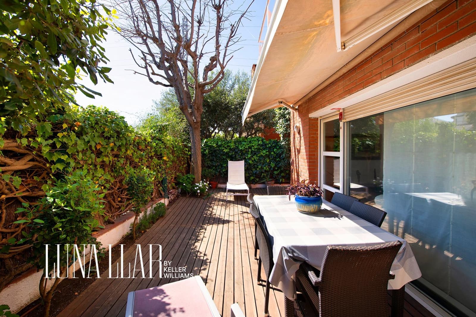 4 bedroom Terraced Villa for sale in Sant Joan Despi with garage - € 839,000 (Ref: 9741823)