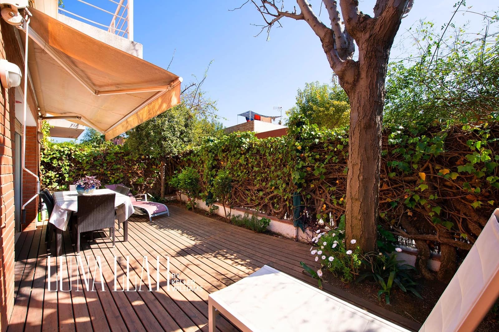 4 bedroom Terraced Villa for sale in Sant Joan Despi with garage - € 839,000 (Ref: 9741823)