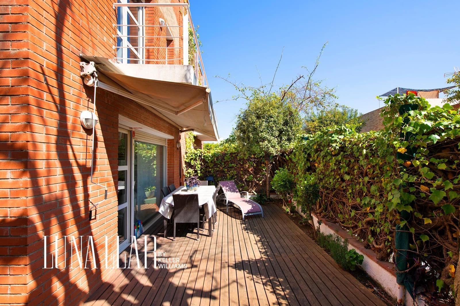 4 bedroom Terraced Villa for sale in Sant Joan Despi with garage - € 839,000 (Ref: 9741823)